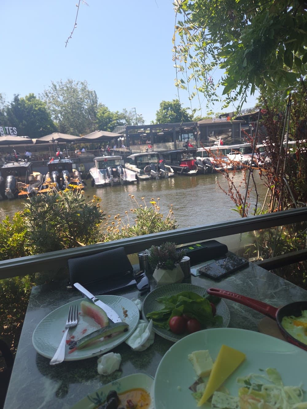 Sıcak Kahvaltı Tabağı